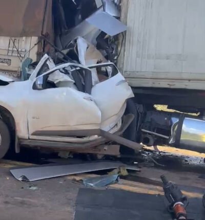 Imagem da notícia Acidente grave entre carreta, caminhão e caminhonete interdita totalmente a BR-163 em Coxim e causa filas de até 9 km